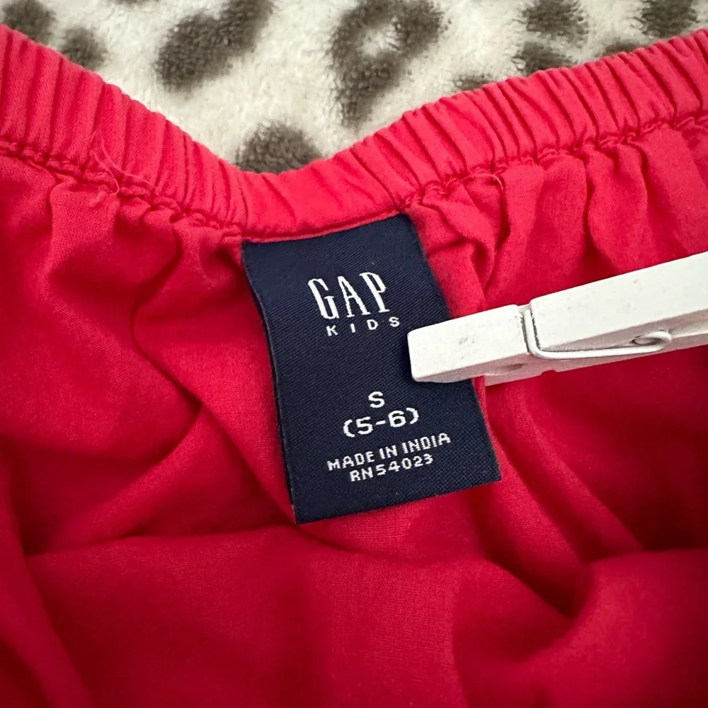 Gap Kids Embroidered Skirt in Pink Size Small 5 6